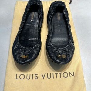 Louis Vuitton Black Flats, sz 39